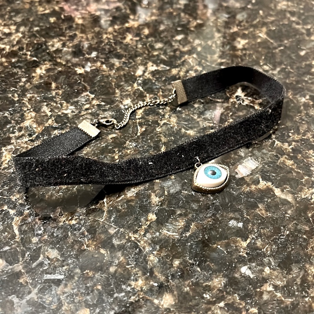Choker necklace